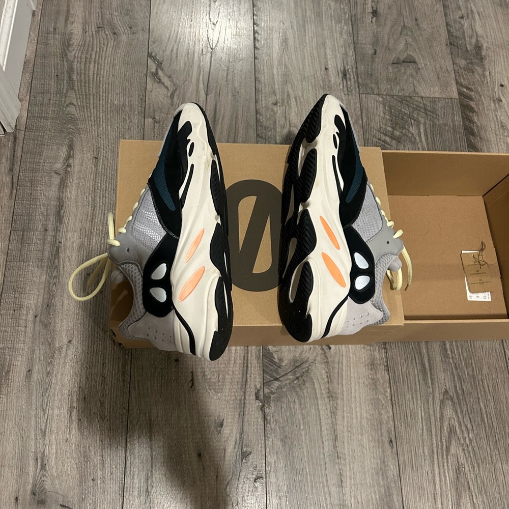 Yeezy Boost 700 Wave Runner - Picture 3 of 5